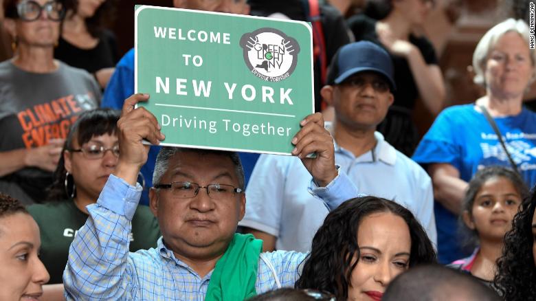 Indocumentados Residentes de New York ahora podran obtener Licencia de Conducir